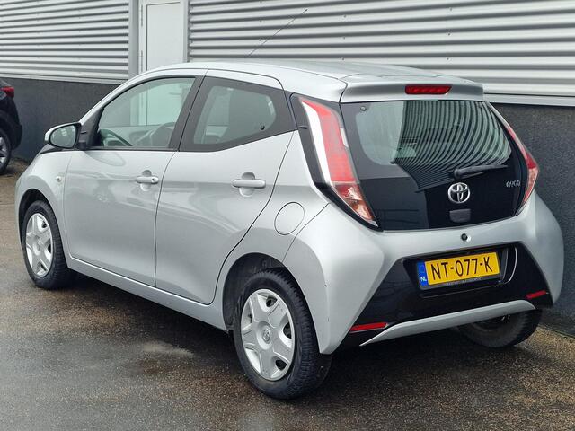 Toyota AYGO 1.0 VVT-i x-play Navigatie, Achteruitrijcamera, Bluetooth, 5-deurs