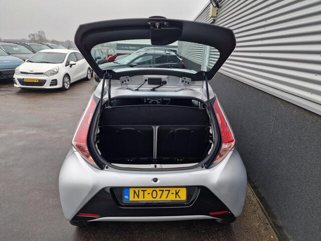 Toyota AYGO 1.0 VVT-i x-play Navigatie, Achteruitrijcamera, Bluetooth, 5-deurs