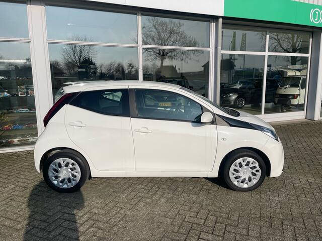 Toyota AYGO 1.0 VVT-i x-play ltd, Camera, Caplay, Airco,