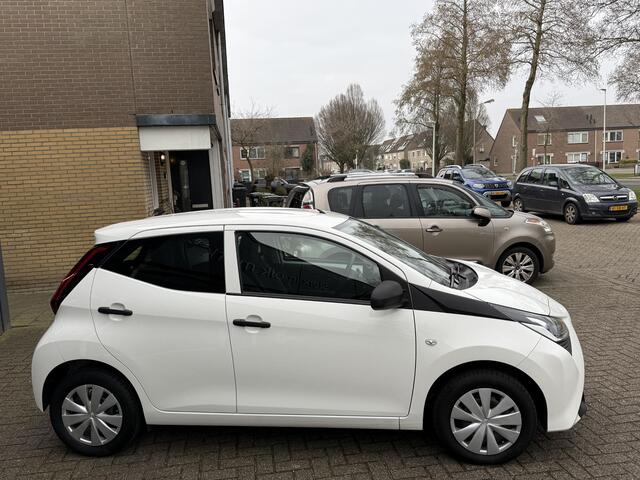 Toyota AYGO 1.0 VVT-i x-fun / Airco/ Bluetooth/ LED/ Elektrische ramen