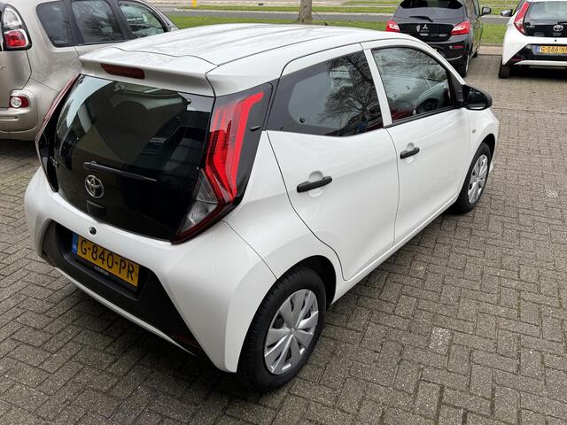 Toyota AYGO 1.0 VVT-i x-fun / Airco/ Bluetooth/ LED/ Elektrische ramen
