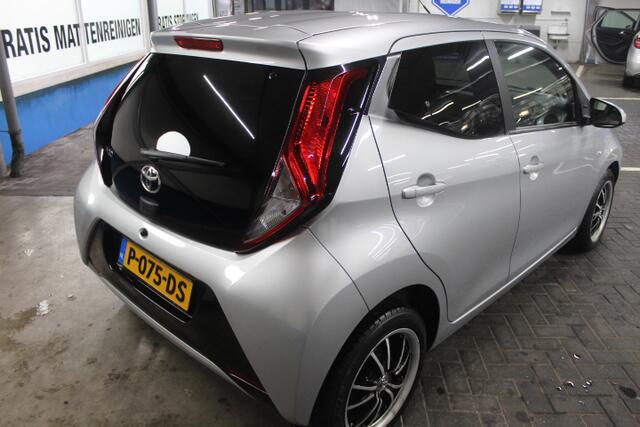 Toyota AYGO 1.0 VVT-i x Stoelverwarming Multimedia-Scherm Climate Control