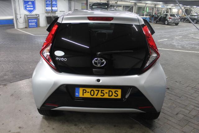 Toyota AYGO 1.0 VVT-i x Stoelverwarming Multimedia-Scherm Climate Control