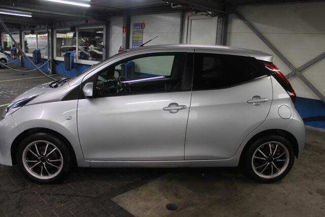Toyota AYGO 1.0 VVT-i x Stoelverwarming Multimedia-Scherm Climate Control