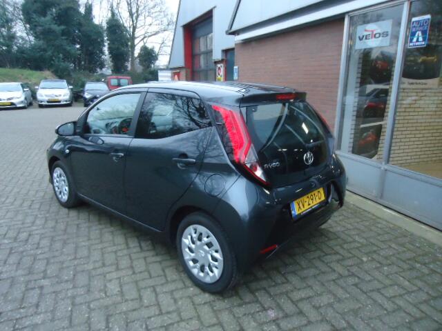 Toyota AYGO 1.0 VVT-i x-play