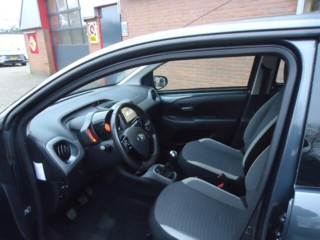 Toyota AYGO 1.0 VVT-i x-play