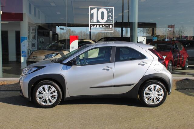 Toyota AYGO 1.0 VVT-i MT play | Middenarm Steun | Android Auto/Apple Carplay