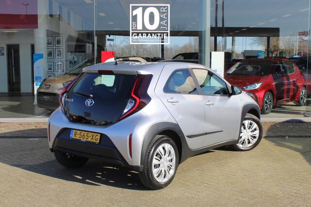 Toyota AYGO 1.0 VVT-i MT play | Middenarm Steun | Android Auto/Apple Carplay