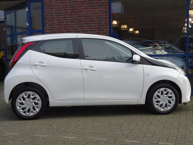 Toyota AYGO 1.0 VVT-i x-play