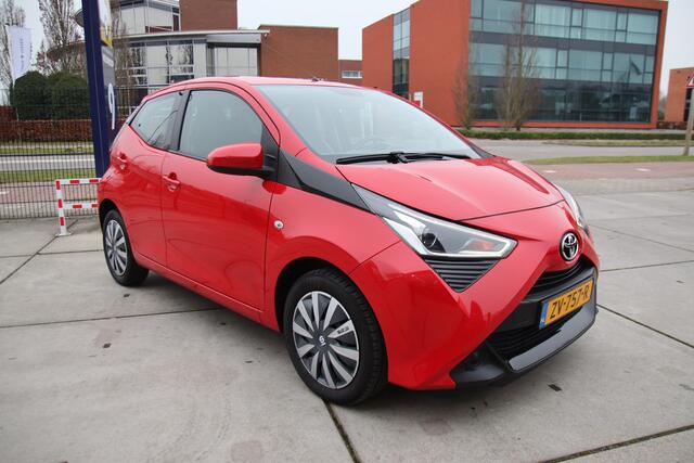 Toyota AYGO 1.0 VVT-i x-play Automaat, Carplay, NL auto, nieuwstaat! Aanbieding!