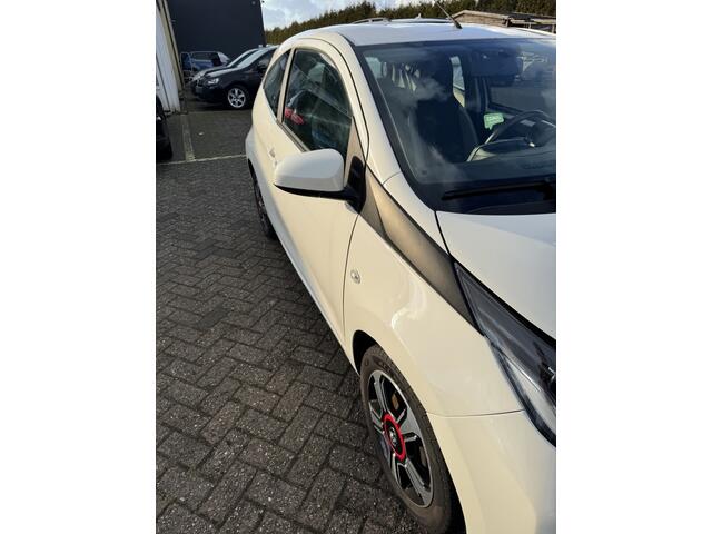 Toyota AYGO 1.0 VVT-i x-play