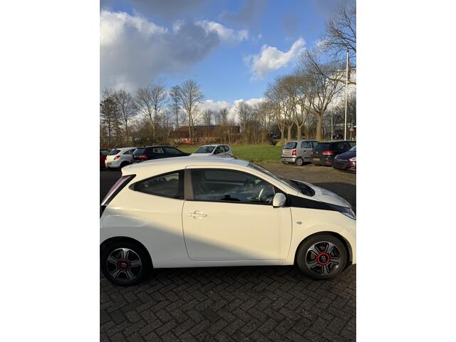 Toyota AYGO 1.0 VVT-i x-play