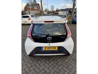 toyota-aygo-1.0-vvt-i-x-play