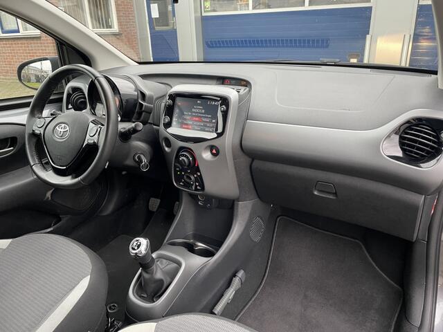 Toyota AYGO 1.0 VVT-i x-play | achteruitrijcamera | rijklaarprijs