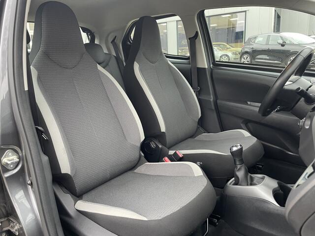 Toyota AYGO 1.0 VVT-i x-play | achteruitrijcamera | rijklaarprijs