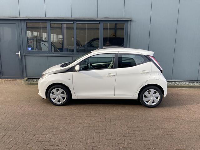 Toyota AYGO 1.0 VVT-i X-Play 5-drs. NAVI/CAMERA/AIRCO/MEDIA/LIMITER