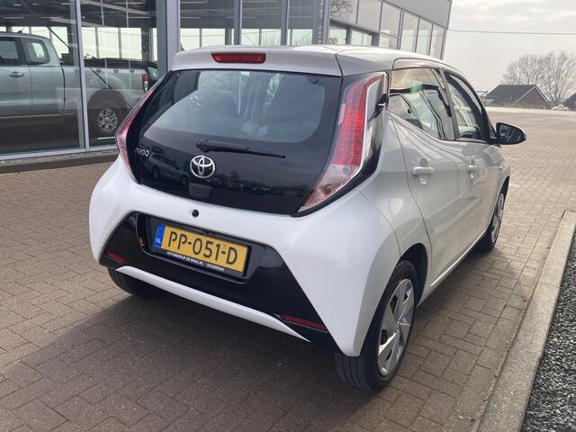 Toyota AYGO 1.0 VVT-i X-Play 5-drs. NAVI/CAMERA/AIRCO/MEDIA/LIMITER