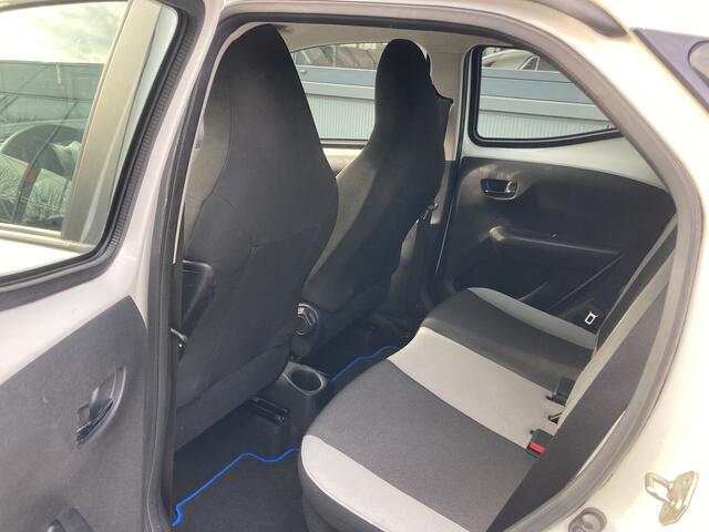 Toyota AYGO 1.0 VVT-i X-Play 5-drs. NAVI/CAMERA/AIRCO/MEDIA/LIMITER