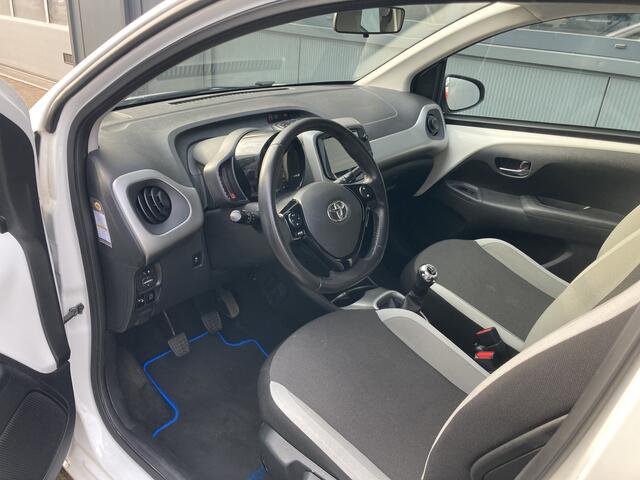 Toyota AYGO 1.0 VVT-i X-Play 5-drs. NAVI/CAMERA/AIRCO/MEDIA/LIMITER