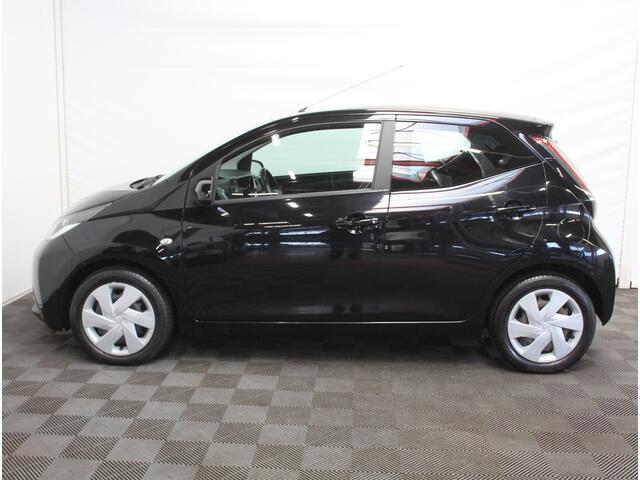 Toyota AYGO 1.0 VVT-i x-play CAMERA | AIRCO | LED | CV | SPEEDLIMITER | ISOFIX