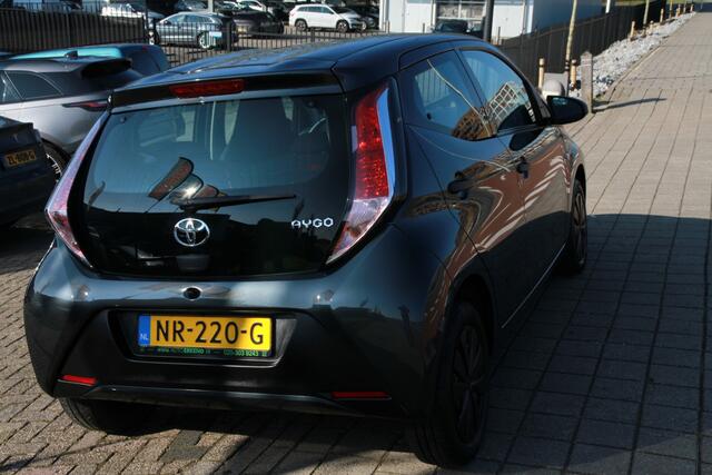 Toyota AYGO 1.0 VVT-i x-fun