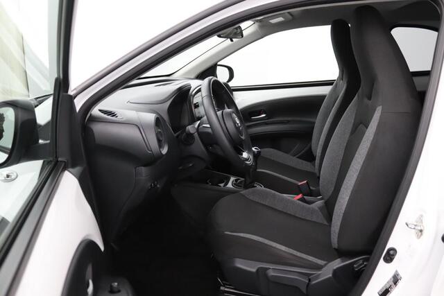 Toyota AYGO X 1.0 VVT-i MT first | Lichtmetalen Velgen | Privacy Glas | Climate Control |