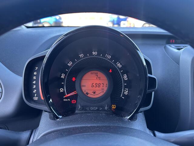 Toyota AYGO 1.0 VVT-i x-play limited