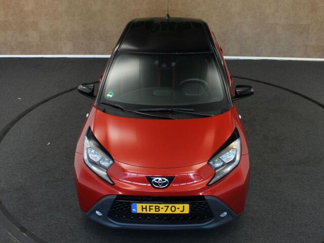 Toyota AYGO X 1.0 VVT-i MT Pulse - AIRCO - TWO TONE LAK - VOORSTOELEN VERWARMD - 17 INCH LICHT METALEN VELGEN - CAMERA - BLUETOOTH - LEDEREN STUUR- ADAPTIEVE CRUISE CONTROL - APPLE CARPLAY/ ANDROID AUTO - DONKER GETINTE RAMEN ACHTER