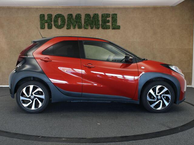 Toyota AYGO X 1.0 VVT-i MT Pulse - AIRCO - TWO TONE LAK - VOORSTOELEN VERWARMD - 17 INCH LICHT METALEN VELGEN - CAMERA - BLUETOOTH - LEDEREN STUUR- ADAPTIEVE CRUISE CONTROL - APPLE CARPLAY/ ANDROID AUTO - DONKER GETINTE RAMEN ACHTER