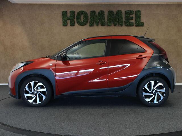 Toyota AYGO X 1.0 VVT-i MT Pulse - AIRCO - TWO TONE LAK - VOORSTOELEN VERWARMD - 17 INCH LICHT METALEN VELGEN - CAMERA - BLUETOOTH - LEDEREN STUUR- ADAPTIEVE CRUISE CONTROL - APPLE CARPLAY/ ANDROID AUTO - DONKER GETINTE RAMEN ACHTER