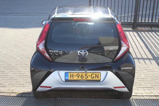 Toyota AYGO 1.0 VVT-i x-play 1e Eigenaar!!/Airco/Apple carplay/Achteruitrijcamera/Toerenteller/Spraakbediening/Multifunctioneel stuurwiel/Elektrische ramen/Elektrisch verstelbare spiegels.