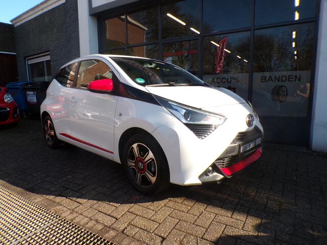 Toyota AYGO 1.0 VVT-i 5-Drs Red Edition! AIRCO,CAMERA! ''ZONDAG OPEN''