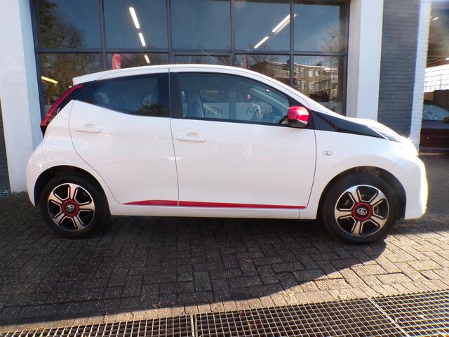 Toyota AYGO 1.0 VVT-i 5-Drs Red Edition! AIRCO,CAMERA! ''ZONDAG OPEN''
