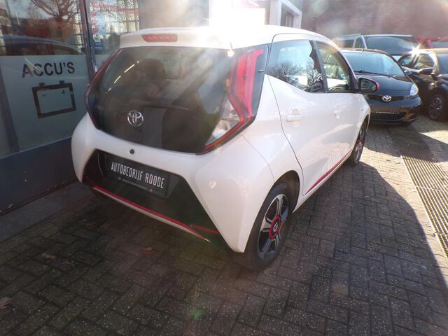 Toyota AYGO 1.0 VVT-i 5-Drs Red Edition! AIRCO,CAMERA! ''ZONDAG OPEN''