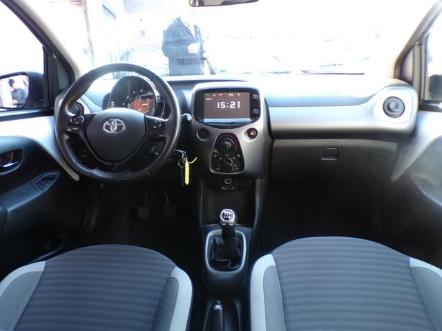 Toyota AYGO 1.0 VVT-i 5-Drs Red Edition! AIRCO,CAMERA! ''ZONDAG OPEN''