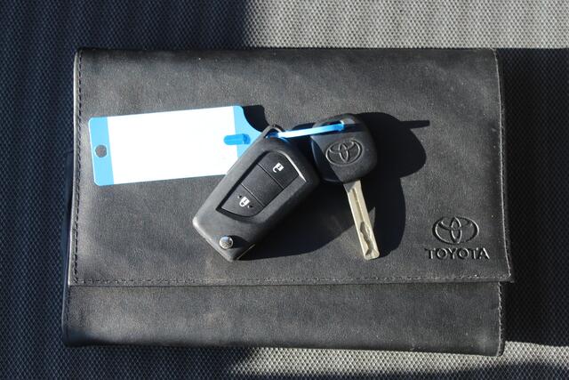 Toyota AYGO 1.0 VVT-i x-play Navigatie/Apple carpay/Achteruitrijcamera/Airco/Bluetooth/Toerenteller/Multifunctioneel stuurwiel/Elektrische ramen/Elektrisch verstelbare spiegels.