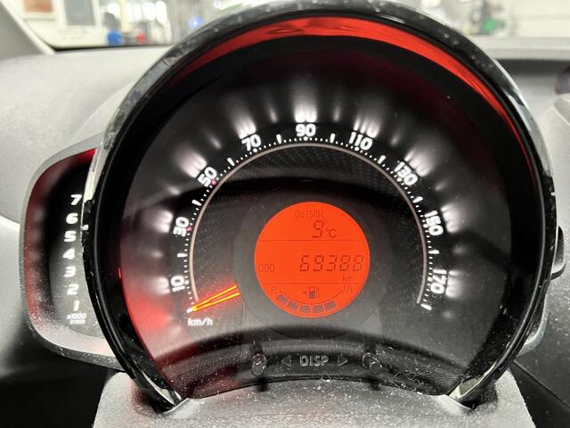 Toyota AYGO 1.0 VVT-i x-play ltd Apple Carplay Camera Navigatie Airco