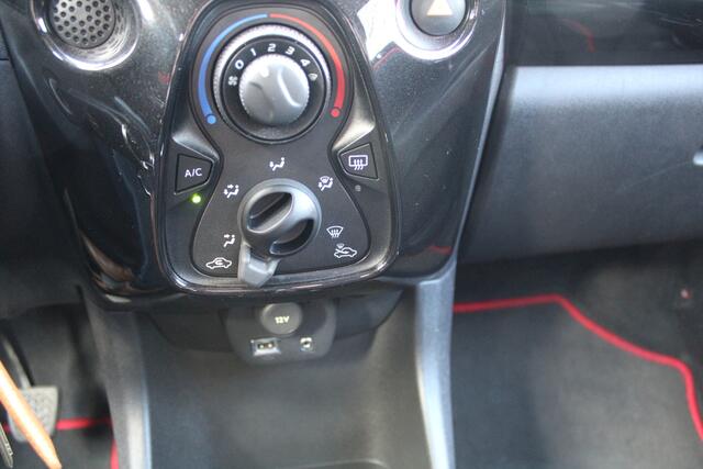 Toyota AYGO 1.0 VVT-i X-cite Bi-tone | Rijklaar | Airco | Camera | El.pakket | Dealer onderhouden