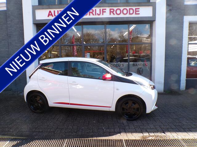 Toyota AYGO 1.0 VVT-i 5-Drs Red Edition AIRCO,DEALER ONDERHOUDEN!