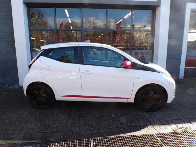 Toyota AYGO 1.0 VVT-i 5-Drs Red Edition AIRCO,DEALER ONDERHOUDEN!