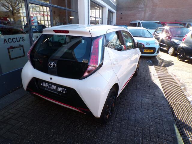 Toyota AYGO 1.0 VVT-i 5-Drs Red Edition AIRCO,DEALER ONDERHOUDEN!