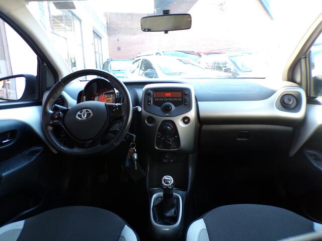 Toyota AYGO 1.0 VVT-i 5-Drs Red Edition AIRCO,DEALER ONDERHOUDEN!