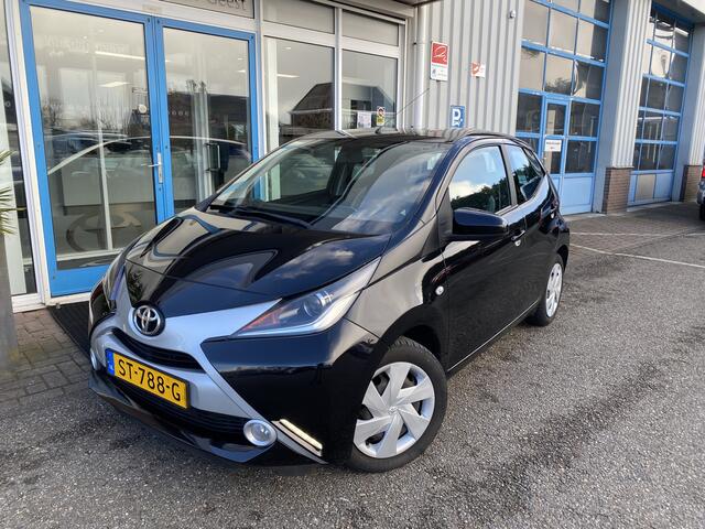 Toyota AYGO 1.0 VVT-i x-nav