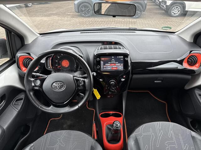 Toyota AYGO 1.0 VVT-i x-cite **AIRCO/ APPLE CARPLAY/ BEGRENZER/ 36 MAANDEN GARANTIE**