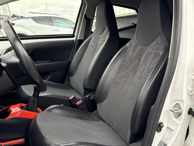 Toyota AYGO 1.0 VVT-i x-cite **AIRCO/ APPLE CARPLAY/ BEGRENZER/ 36 MAANDEN GARANTIE**