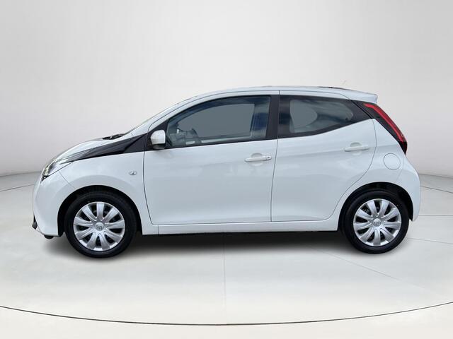 Toyota AYGO 1.0 VVT-i x-play | Navigatie | Airconditioning | Bluetooth | Parkeercamera |