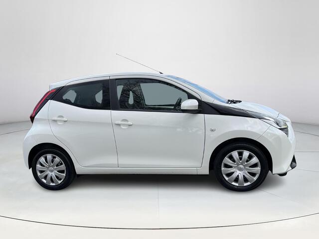 Toyota AYGO 1.0 VVT-i x-play | Navigatie | Airconditioning | Bluetooth | Parkeercamera |