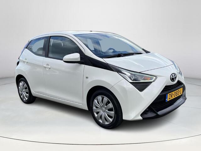 Toyota AYGO 1.0 VVT-i x-play | Navigatie | Airconditioning | Bluetooth | Parkeercamera |