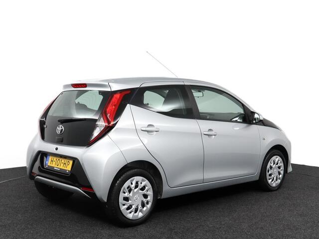 Toyota AYGO 1.0 VVT-i x-play | Apple Carplay/Android Auto | achteruitrijcamera | Airco |
