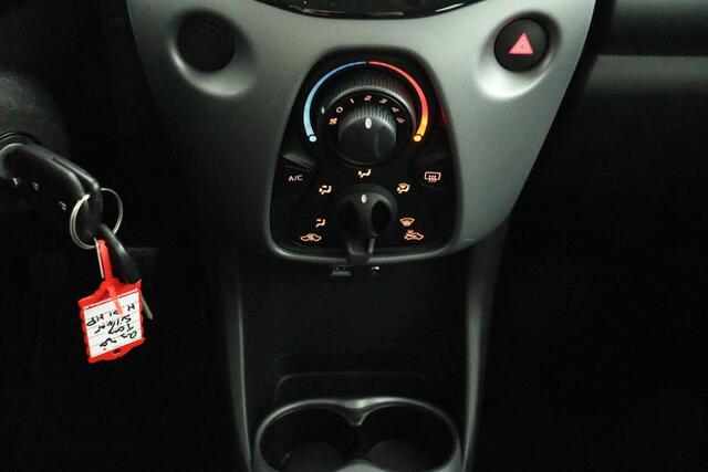 Toyota AYGO 1.0 VVT-i x-play | Apple Carplay/Android Auto | achteruitrijcamera | Airco |